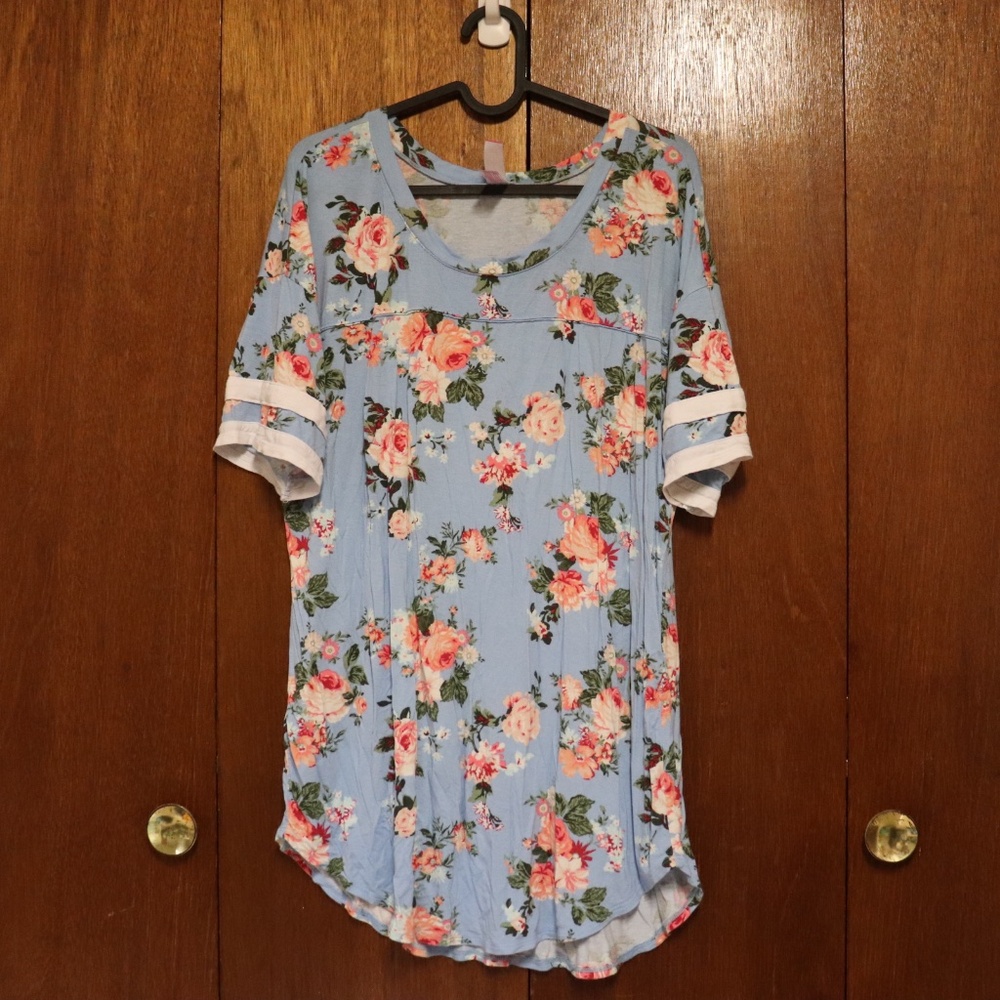5 for $5 ~ No Boundaries Floral Short Sleeve Top – Light Blue XXXL 21